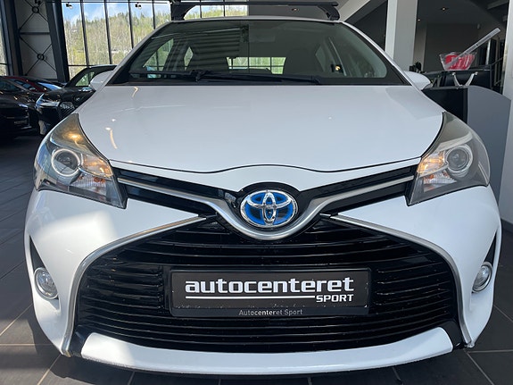 Toyota Yaris 4 of 19