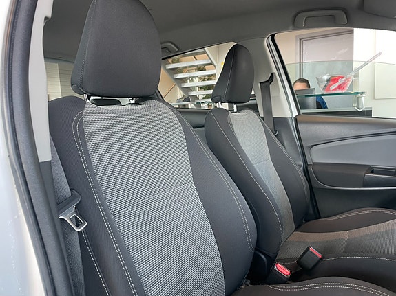 Toyota Yaris 13 of 19