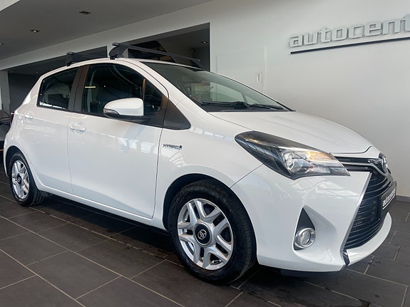 Toyota Yaris 2 of 19