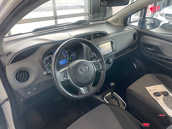 Toyota Yaris 12 of 19