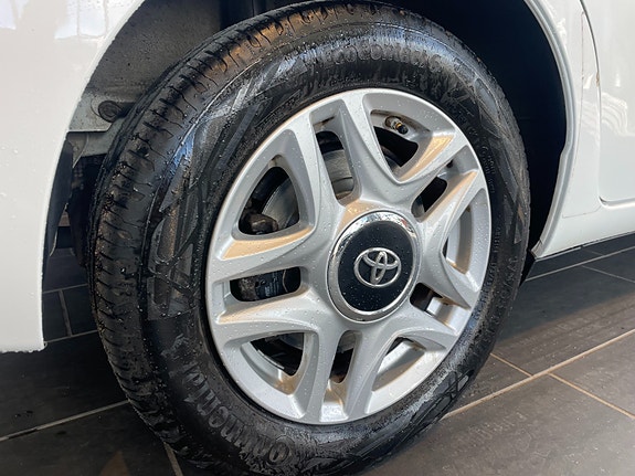 Toyota Yaris 19 of 19