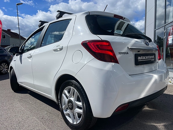 Toyota Yaris 3 of 19
