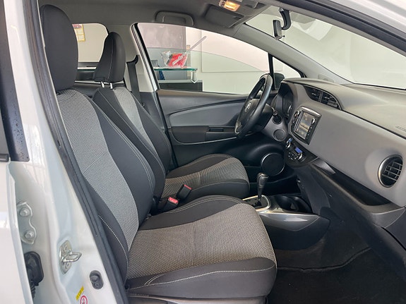 Toyota Yaris 10 of 19
