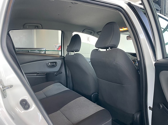 Toyota Yaris 14 of 19