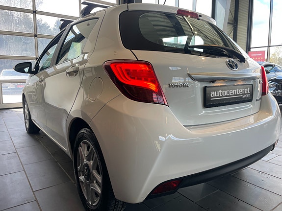 Toyota Yaris 9 of 19