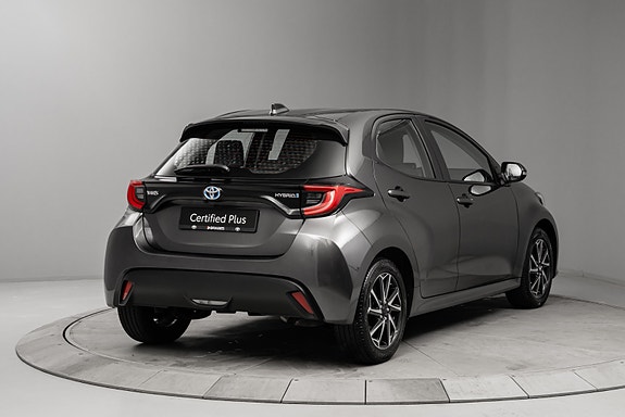 Toyota Yaris 4 of 30