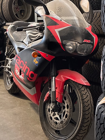Aprilia RS 125 R 2 of 2