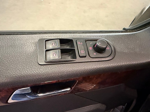 Volkswagen Multivan 15 of 23