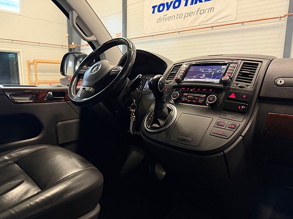 Volkswagen Multivan 9 of 23