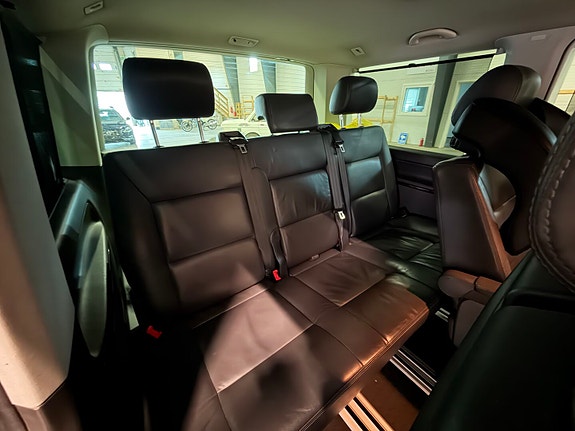 Volkswagen Multivan 11 of 23