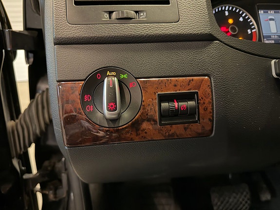 Volkswagen Multivan 16 of 23