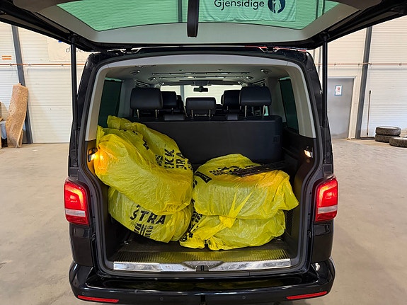 Volkswagen Multivan 13 of 23