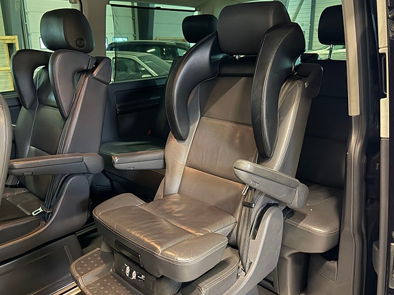 Volkswagen Multivan 14 of 23