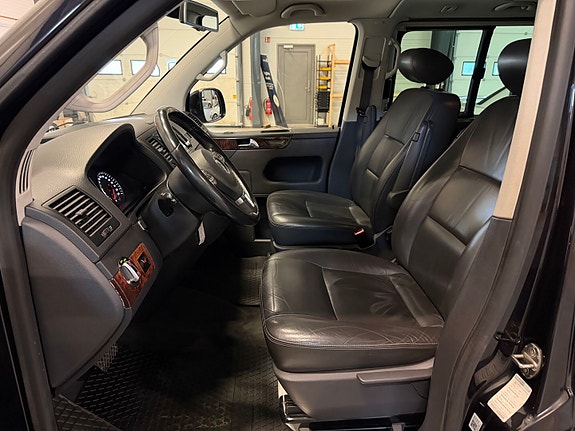 Volkswagen Multivan 17 of 23