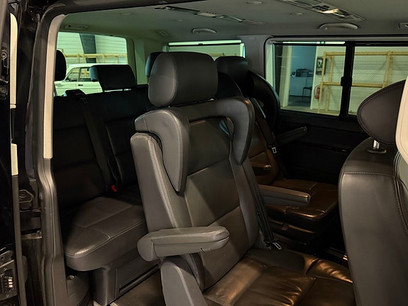 Volkswagen Multivan 10 of 23