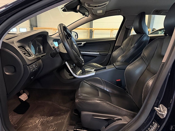 Volvo V60 13 of 24