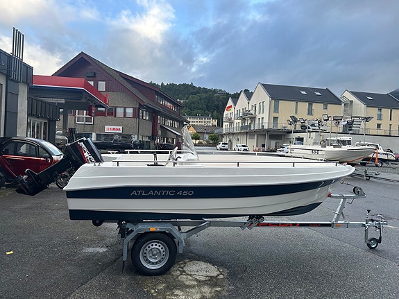 Atlantic 450 med Mercury 30EL