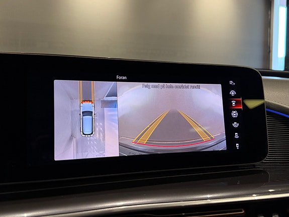 Mercedes-Benz EQC400 23 of 30