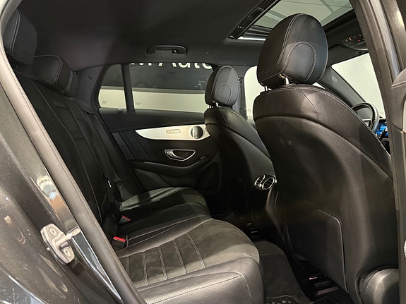 Mercedes-Benz EQC400 13 of 30