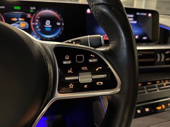 Mercedes-Benz EQC400 18 of 30