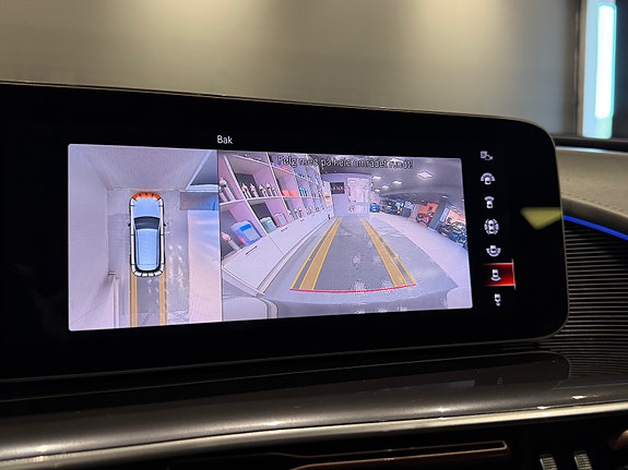 Mercedes-Benz EQC400 24 of 30