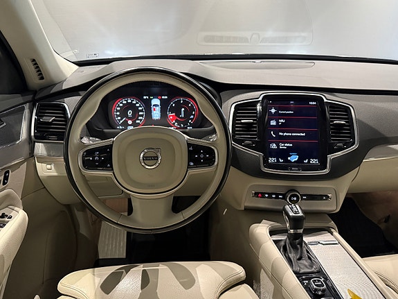 Volvo XC90 18 of 30