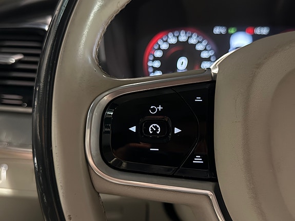 Volvo XC90 21 of 30