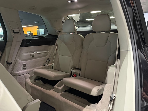 Volvo XC90 13 of 30