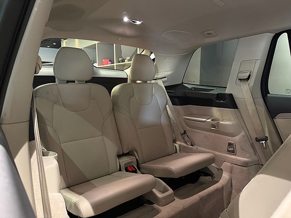 Volvo XC90 14 of 30