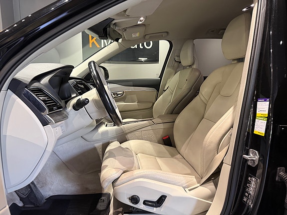 Volvo XC90 11 of 30