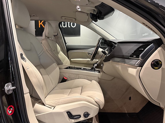 Volvo XC90 16 of 30