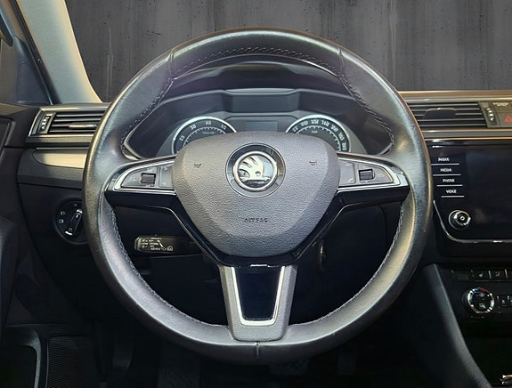 Skoda Superb 16 of 30