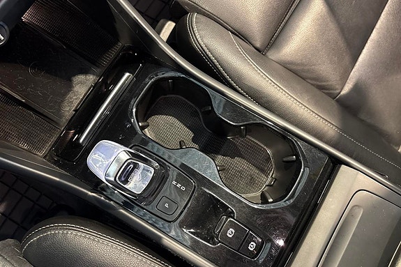 Volvo XC40 16 of 25