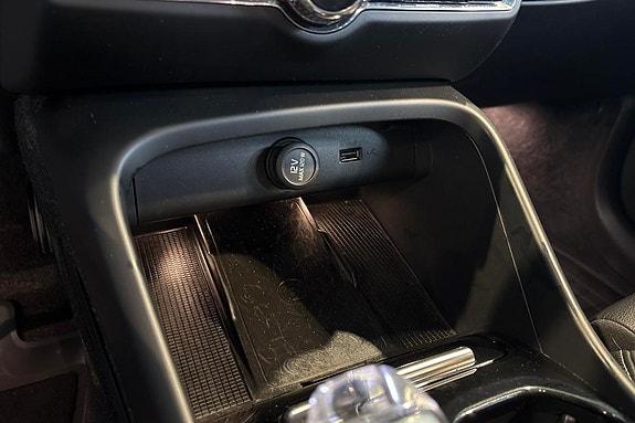 Volvo XC40 18 of 25