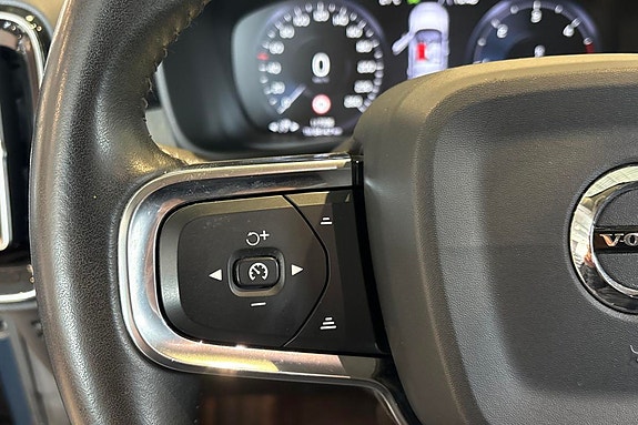 Volvo XC40 12 of 25