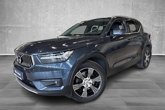 Volvo XC40 2 of 25