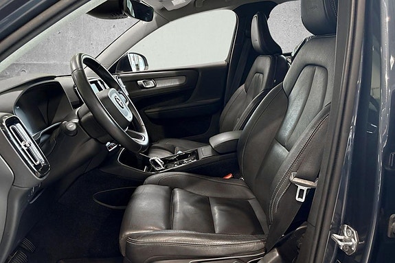 Volvo XC40 10 of 25