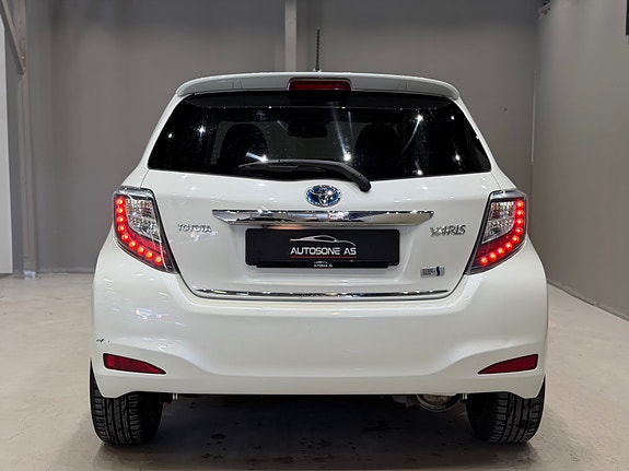 Toyota Yaris 11 of 30