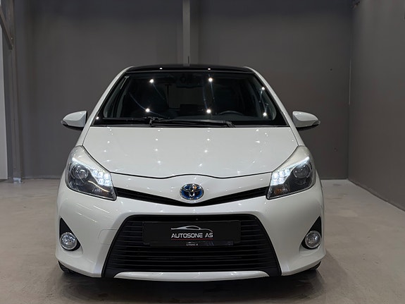 Toyota Yaris 3 of 30