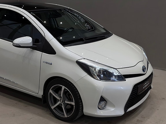 Toyota Yaris 4 of 30