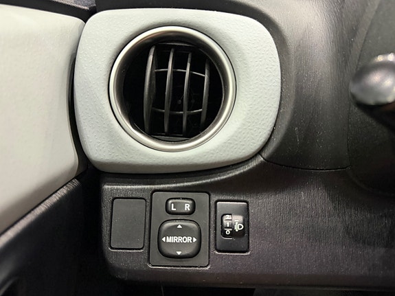 Toyota Yaris 25 of 30