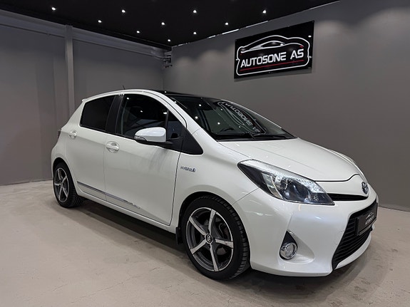 Toyota Yaris 5 of 30