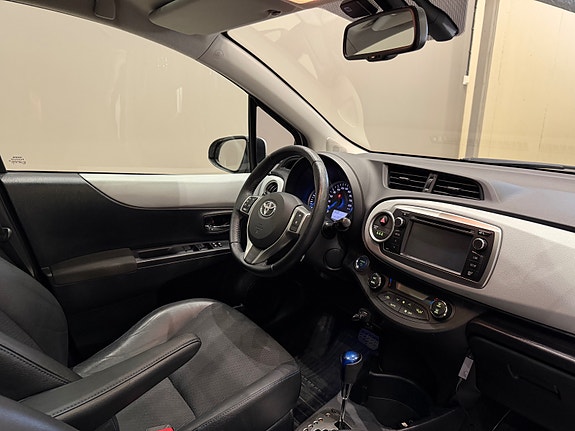Toyota Yaris 18 of 30