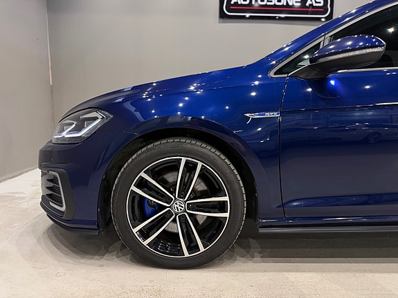 Volkswagen Golf VII 13 of 30