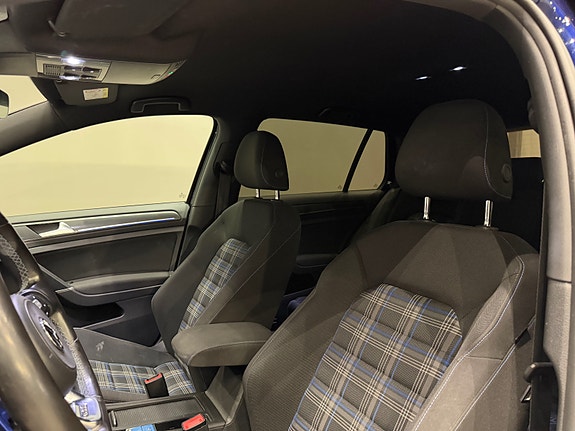 Volkswagen Golf VII 15 of 30