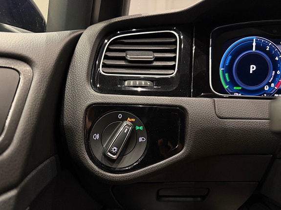 Volkswagen Golf VII 30 of 30