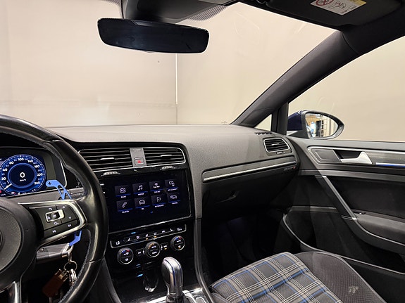 Volkswagen Golf VII 22 of 30