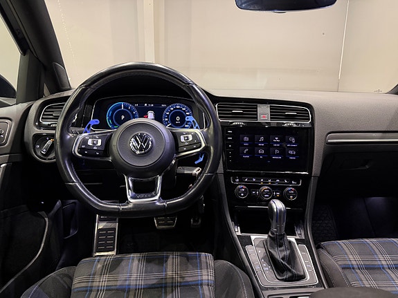 Volkswagen Golf VII 20 of 30