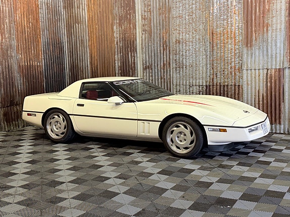 Chevrolet Corvette 2 of 30