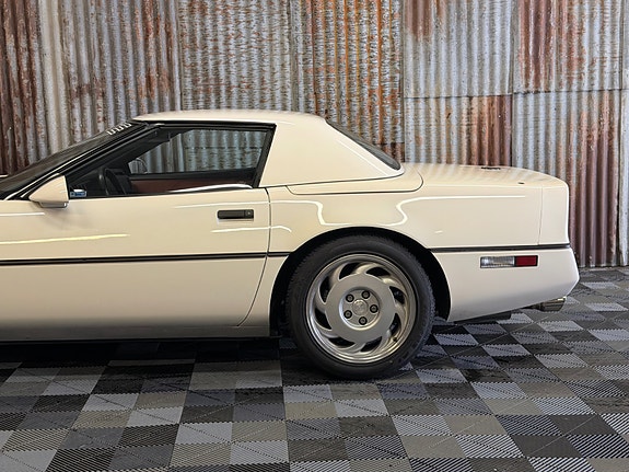 Chevrolet Corvette 10 of 30